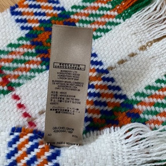 BURBERRY Wool Scarf - Picture 5 of 6
